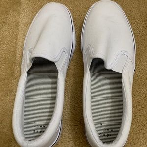 Women size 8 slip on shoes
